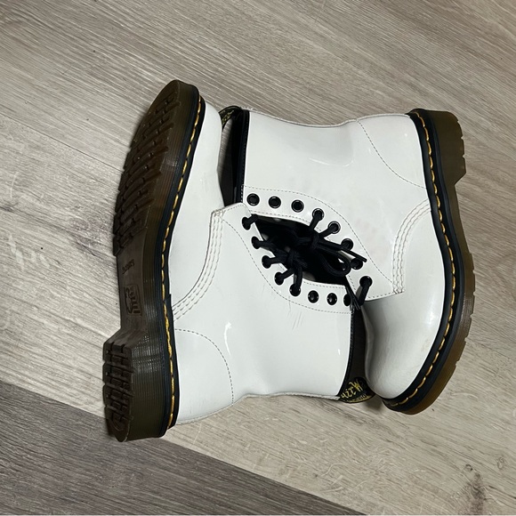 Dr. Martens 1460 Women's Patent Leather Lace Up Boots White Size 6 - Picture 5 of 15